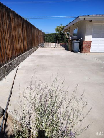2812 Elmer Avenue, Bakersfield, CA 93308