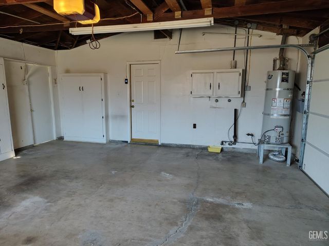 2812 Elmer Avenue, Bakersfield, CA 93308