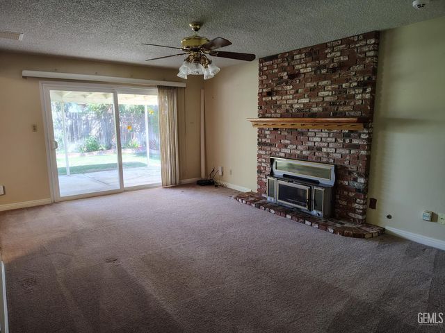 2812 Elmer Avenue, Bakersfield, CA 93308