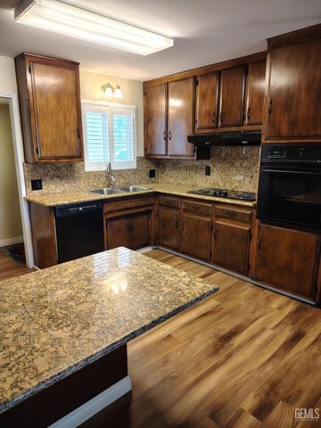 2812 Elmer Avenue, Bakersfield, CA 93308