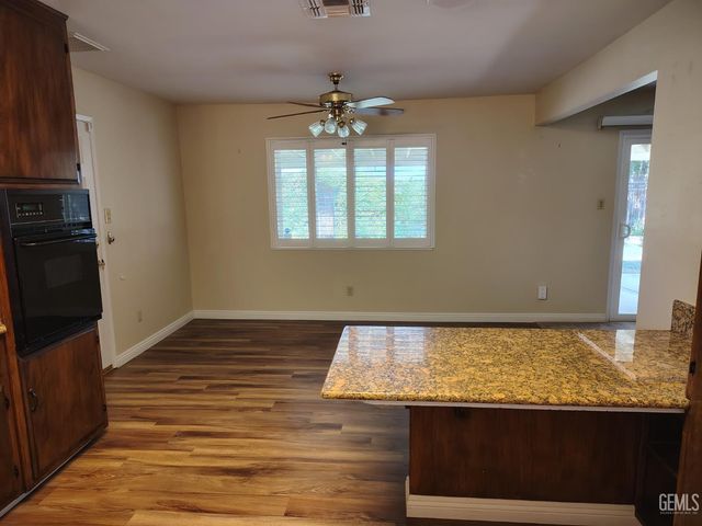 2812 Elmer Avenue, Bakersfield, CA 93308