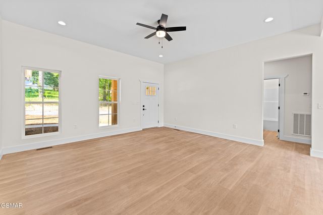 2319 Geraldine Way, Sevierville, TN 37876