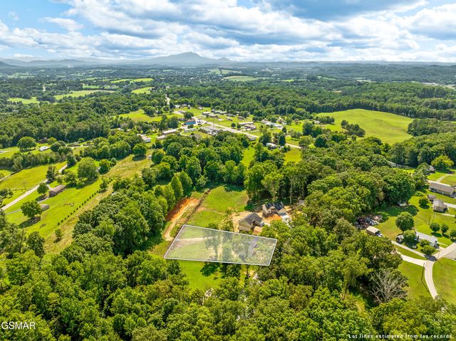 2319 Geraldine Way, Sevierville, TN 37876