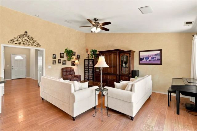 25 Rainbow Court, Templeton, CA 93465