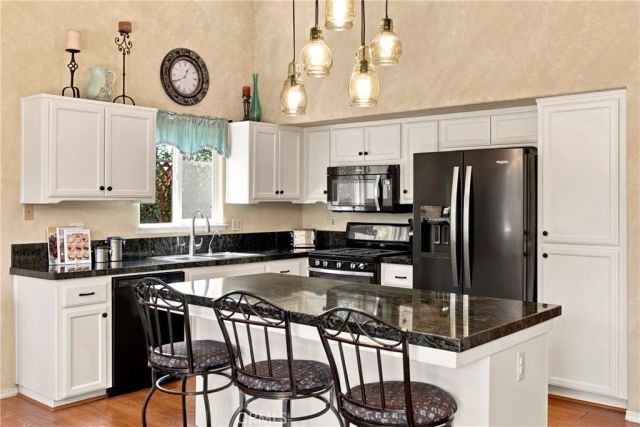 25 Rainbow Court, Templeton, CA 93465