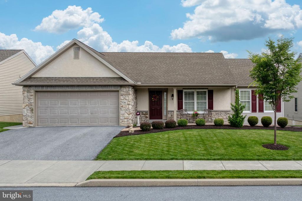 726 HEATHER RDG, Manheim, PA 17545