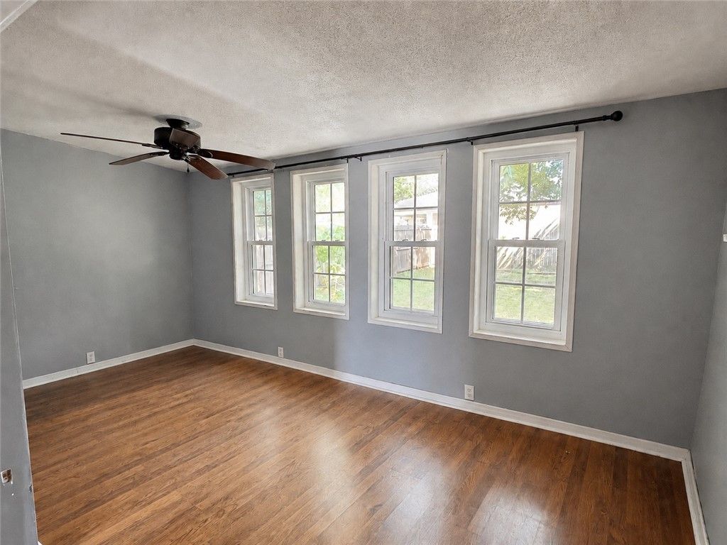 616 North Sharp Street, Franklin, TX 77856 — photo 5