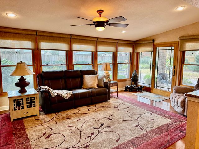 16 NE Wedgewood Lane, Fort Walton Beach, FL 32547