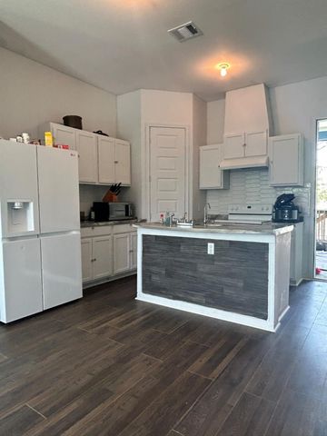 3011 Layne Street, La Porte, TX 77571