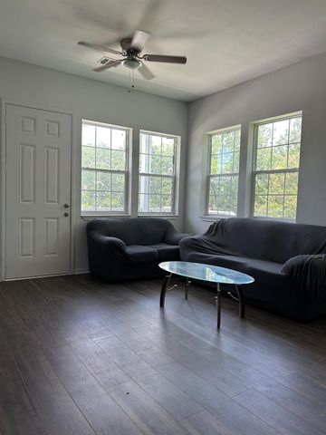 3011 Layne Street, La Porte, TX 77571