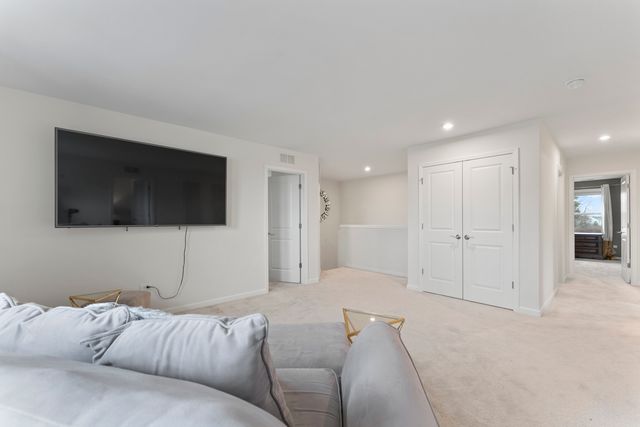 1017 Kessler Drive, Mundelein, IL 60060