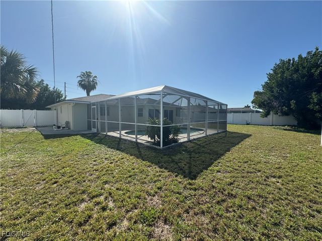 1806 SE 15th PL, Cape Coral, FL 33990