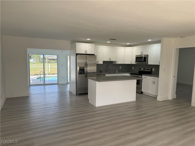 1806 SE 15th PL, Cape Coral, FL 33990