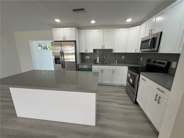 1806 SE 15th PL, Cape Coral, FL 33990