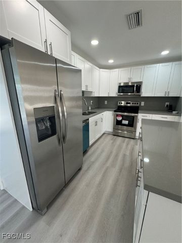 1806 SE 15th PL, Cape Coral, FL 33990