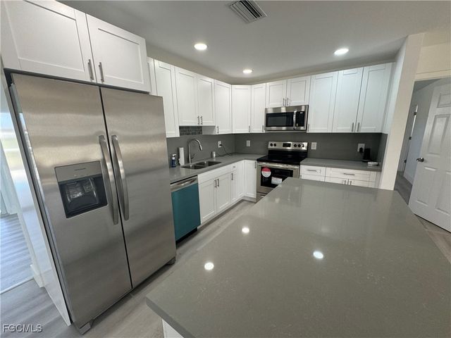 1806 SE 15th PL, Cape Coral, FL 33990