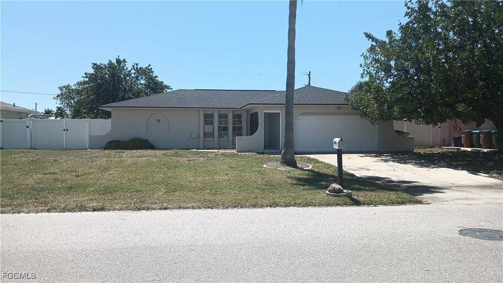 1806 SE 15th PL, Cape Coral, FL 33990