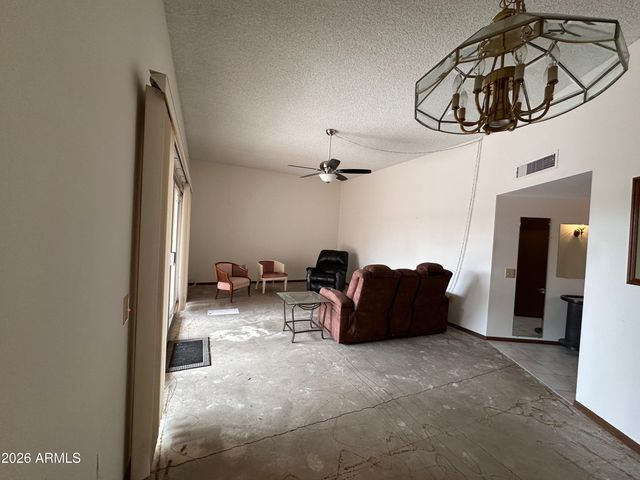 13813 N THUNDERBIRD Boulevard, Sun City, AZ 85351