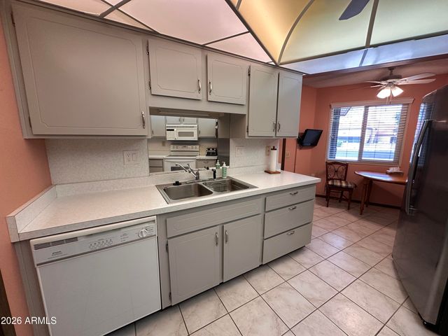 13813 N THUNDERBIRD Boulevard, Sun City, AZ 85351