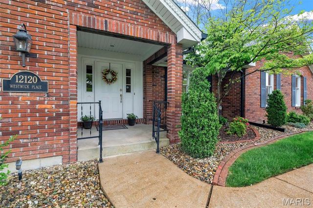 12120 Westwick Place, St Louis, MO 63127