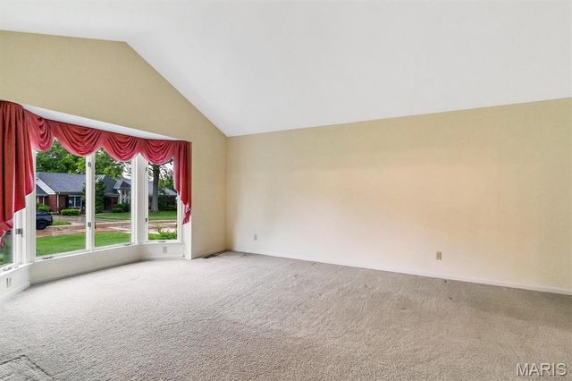 12120 Westwick Place, St Louis, MO 63127