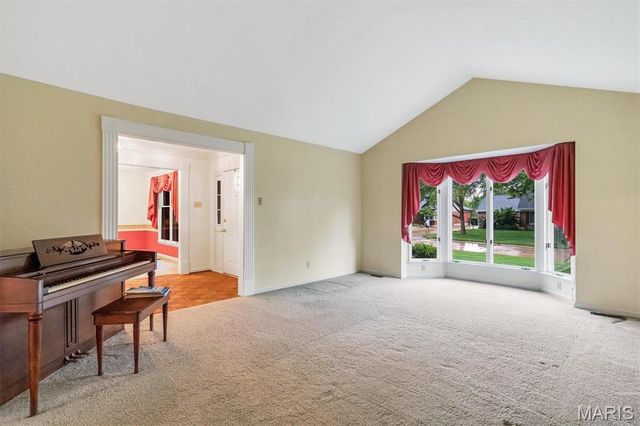 12120 Westwick Place, St Louis, MO 63127