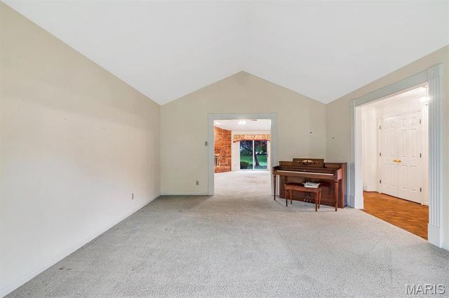 12120 Westwick Place, St Louis, MO 63127