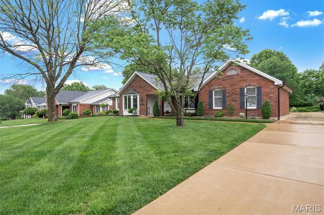 12120 Westwick Place, St Louis, MO 63127