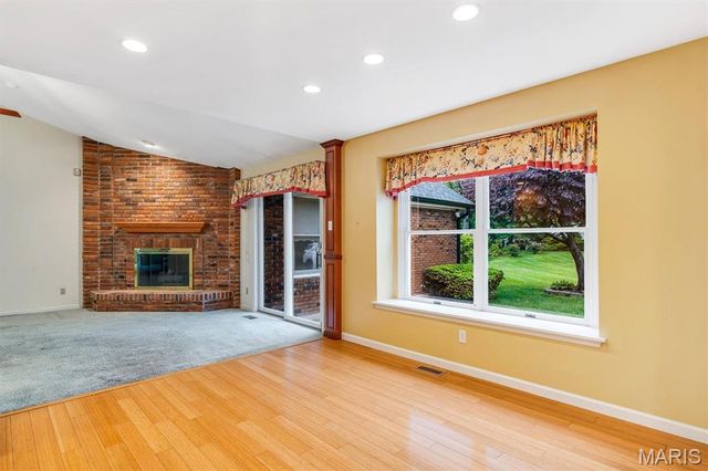 12120 Westwick Place, St Louis, MO 63127
