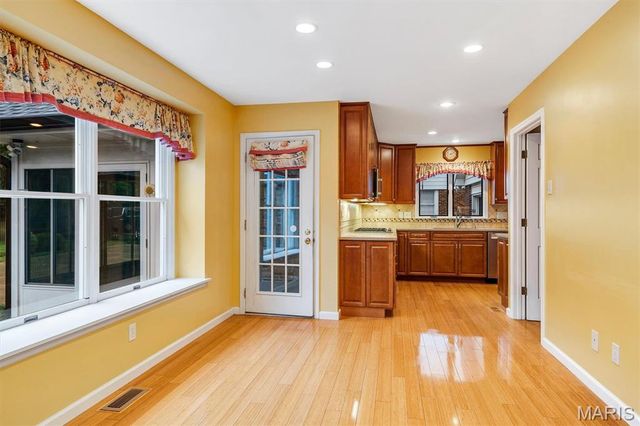 12120 Westwick Place, St Louis, MO 63127