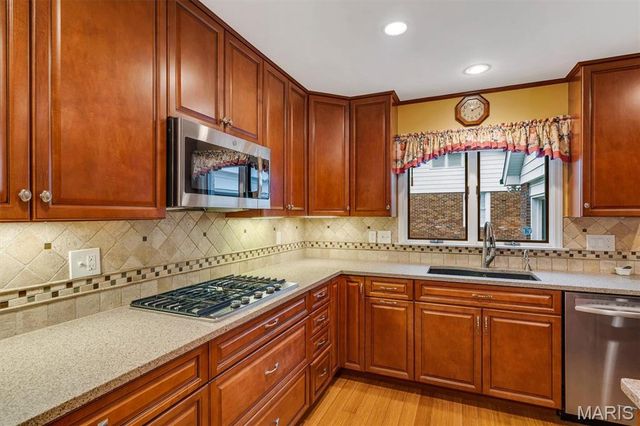 12120 Westwick Place, St Louis, MO 63127