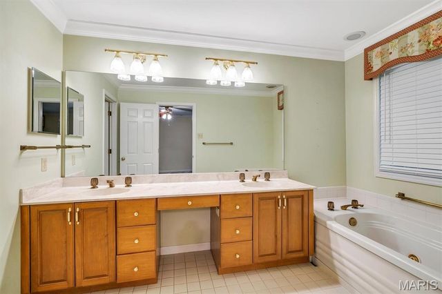 12120 Westwick Place, St Louis, MO 63127