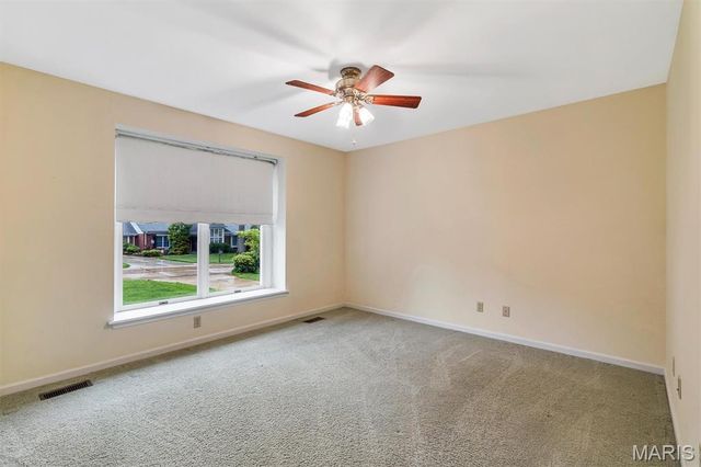 12120 Westwick Place, St Louis, MO 63127