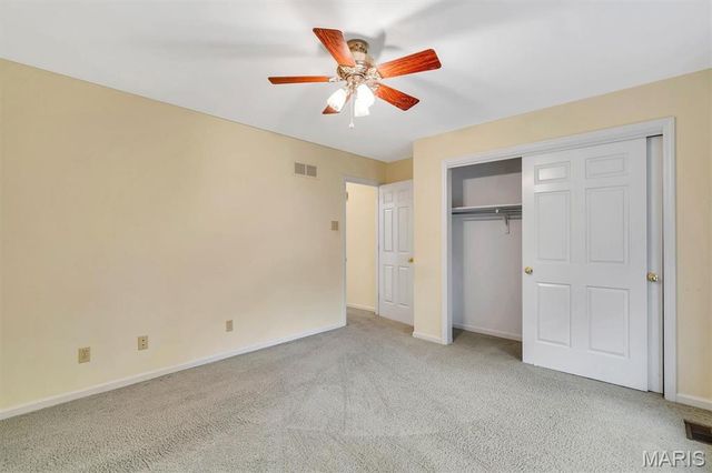 12120 Westwick Place, St Louis, MO 63127