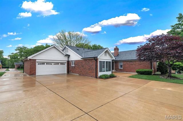 12120 Westwick Place, St Louis, MO 63127