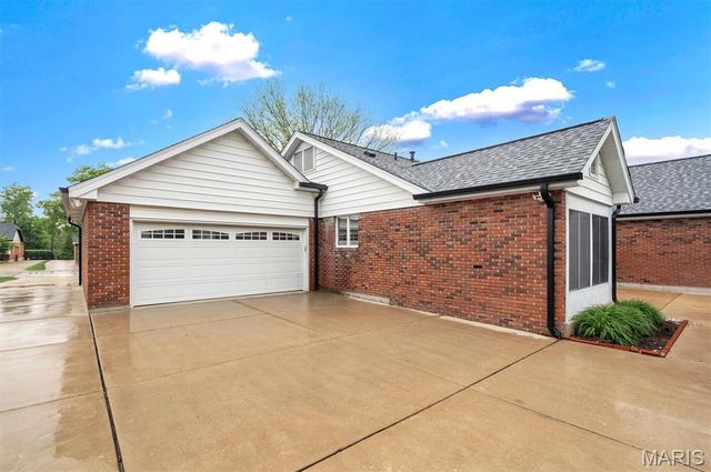 12120 Westwick Place, St Louis, MO 63127