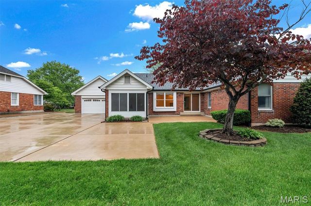 12120 Westwick Place, St Louis, MO 63127