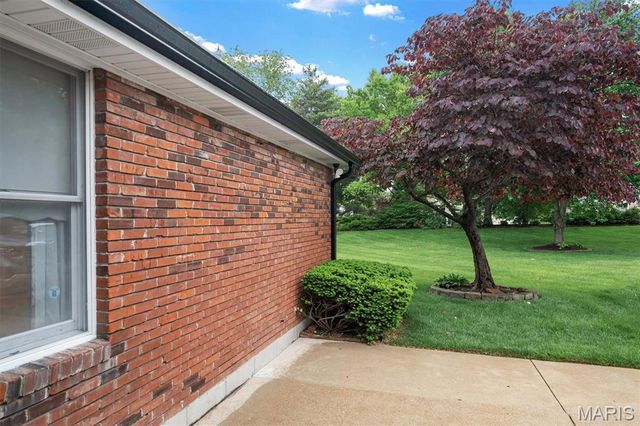 12120 Westwick Place, St Louis, MO 63127