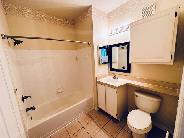 5807 LEGACY CRESCENT PLACE 203, Riverview, FL 33578