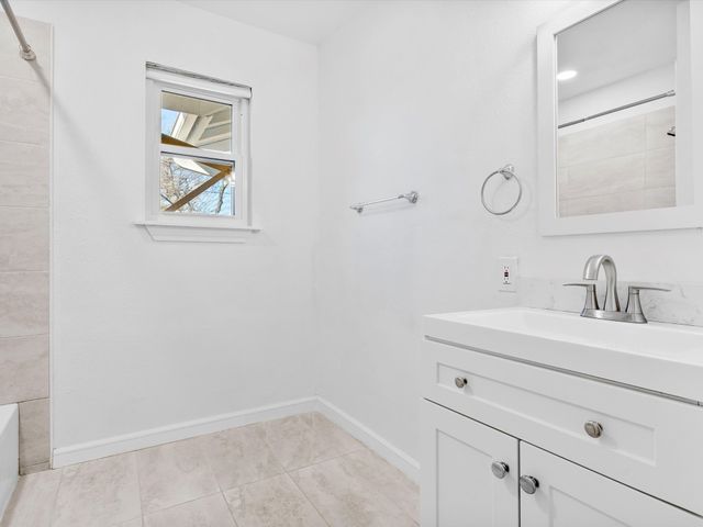 3240 Lipscomb Street, Fort Worth, TX 76110