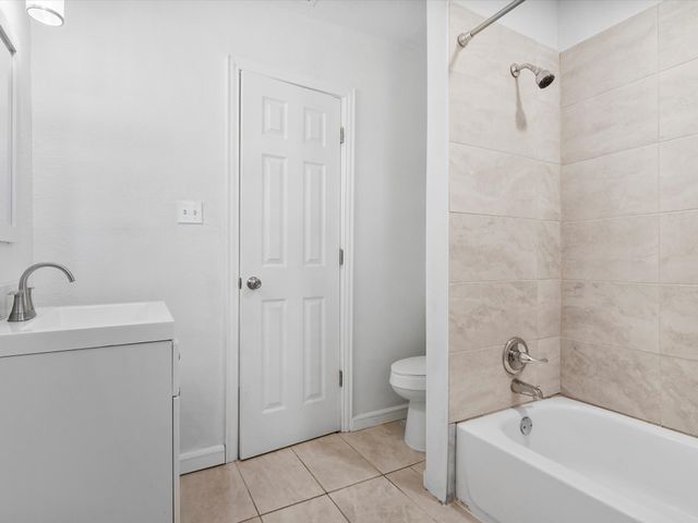 3240 Lipscomb Street, Fort Worth, TX 76110