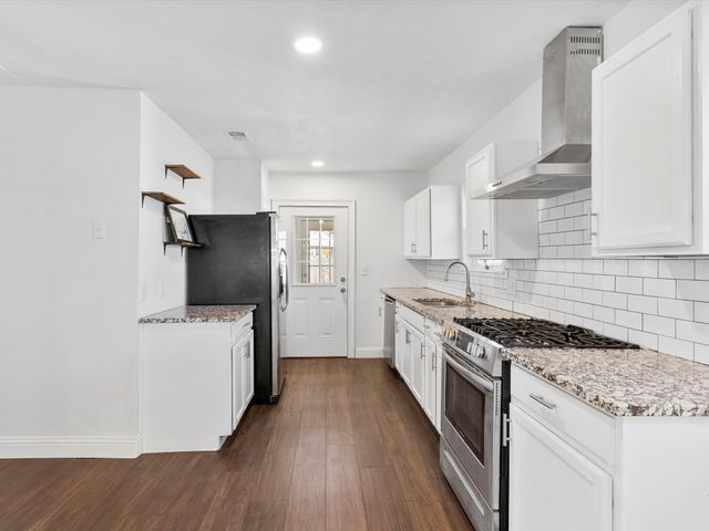 3240 Lipscomb Street, Fort Worth, TX 76110