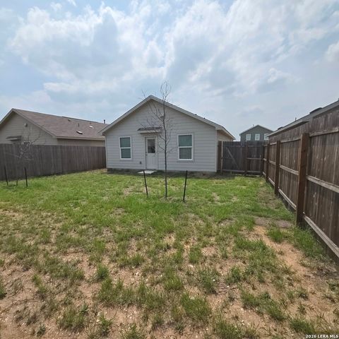 124 HORSESHOE TRL, Pleasanton, TX 78064