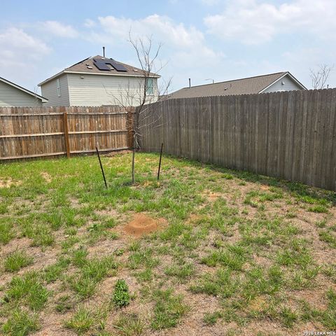 124 HORSESHOE TRL, Pleasanton, TX 78064