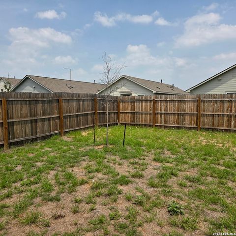 124 HORSESHOE TRL, Pleasanton, TX 78064