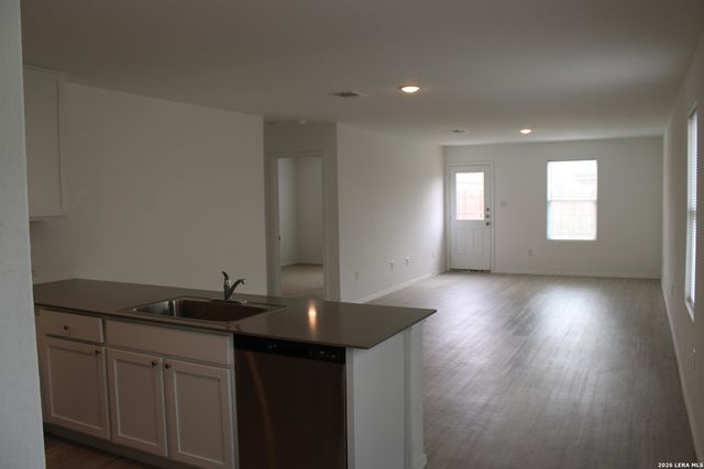 124 HORSESHOE TRL, Pleasanton, TX 78064