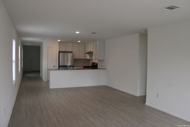 124 HORSESHOE TRL, Pleasanton, TX 78064
