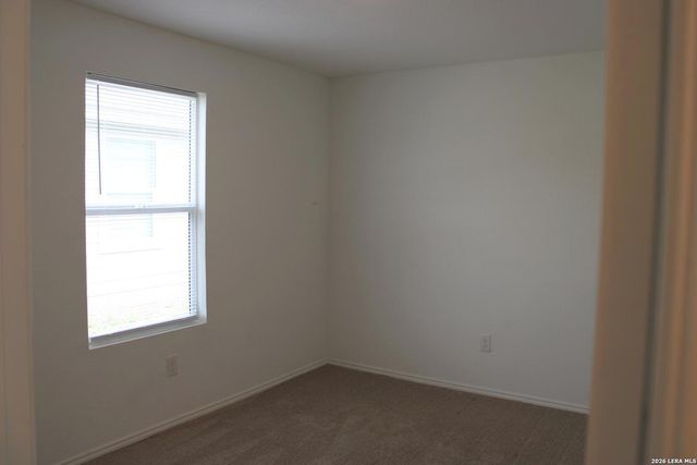 124 HORSESHOE TRL, Pleasanton, TX 78064