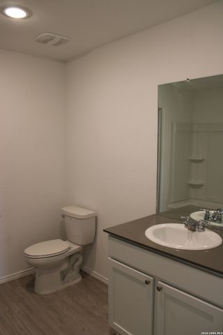 124 HORSESHOE TRL, Pleasanton, TX 78064