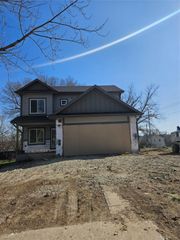 204 Grade Street E, Winterset, IA 50273